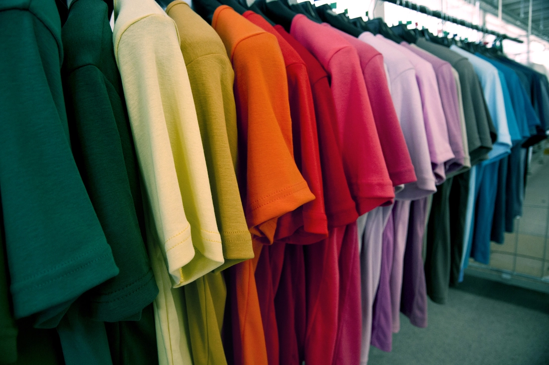 مستودع الملابس والشحن